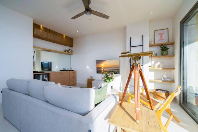 Stunning 2BR PH with Views and Private Rooftop Images_3