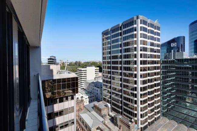 Metropolitian Studio with Cityscape, Pool and Gym Images_1