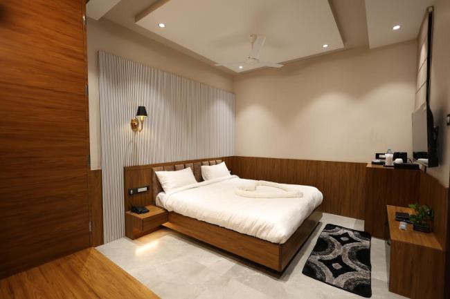 THE SRM CRYSTAL Images_1