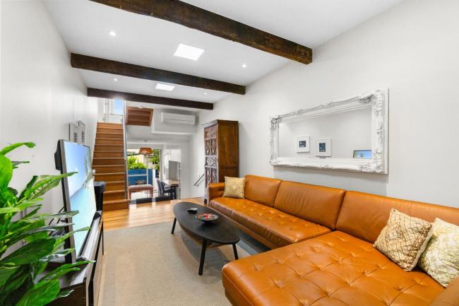 Elegant 1-Bed with Study by Balmain Wharf Images_4