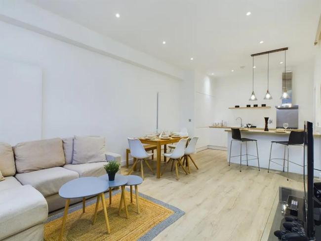 Pass the Keys Stylish 4-Bed3-Bath in Shoreditch Images_1