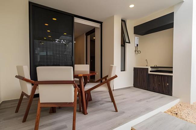 Condo Moots 101 with private pool & rooftop yoga Images_5