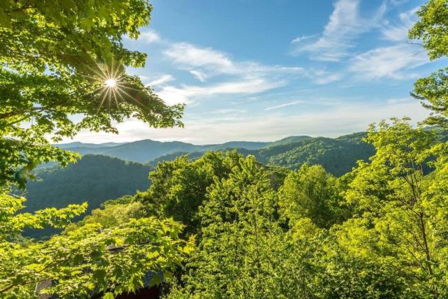 The Skybox Cabin Stunning Views HotTub Game Room Images_1