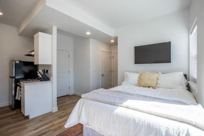 The Studio at 642 Images_4