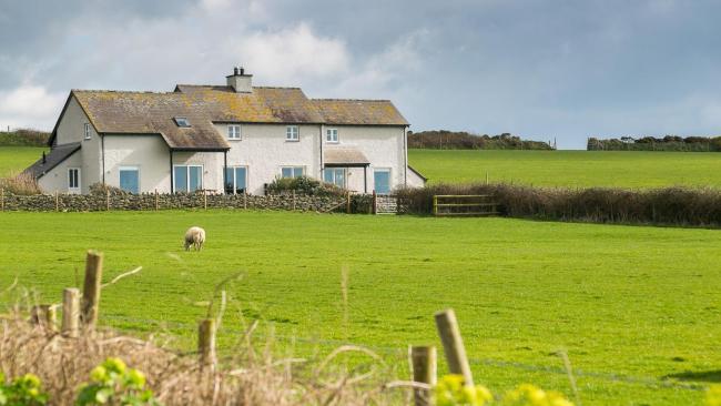 Penrhyn Isaf Dau Images