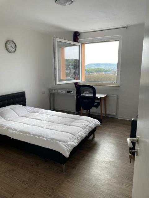 Room in Apartment next to ST Hbf Images_1