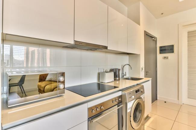 Urban Oasis Suite- Modern Comfort Meets Hotel Lux Images_3