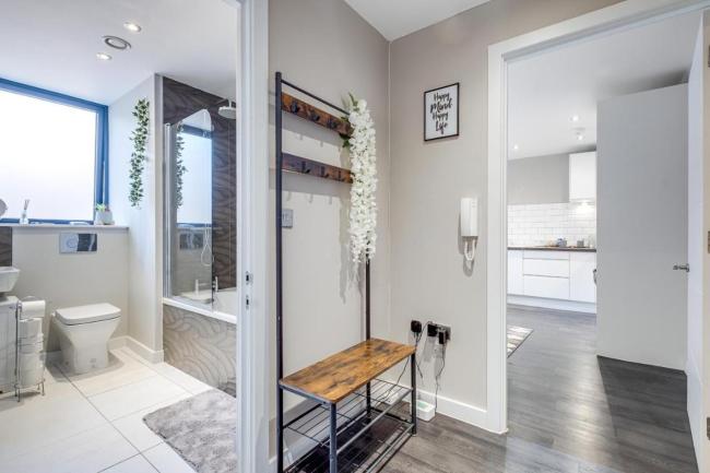 Sheffield City Centre - Spacious 1 Bedroom Apartment Images_4