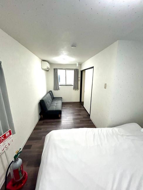 The house is in the center of Nanba and Dotonbori, Only 5mins from subway, easy access to Airport, Newly Refromed, 3 rooms for one group Images_2