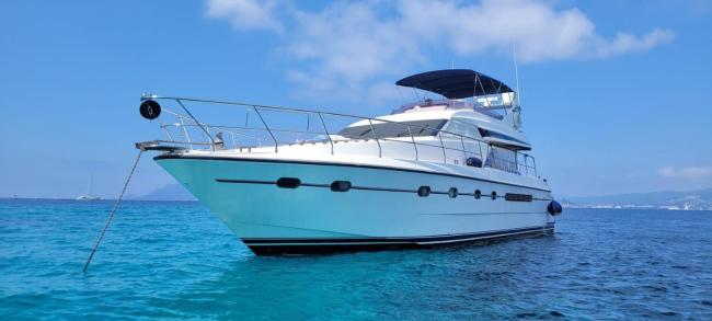 YACHT EXCEPTIONNEL - VIEUX PORT DE CANNES - 3 Chbr / 2 SDB Images_1