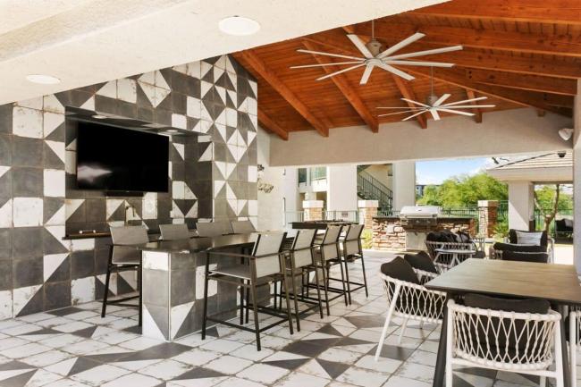 2BR CozySuites at Kierland Commons with pool #10 Images_5