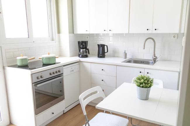 Acropolis Near Renovated Classic with Balcony View Images_3