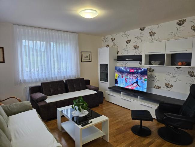 Hišica ob Potoku Images_3