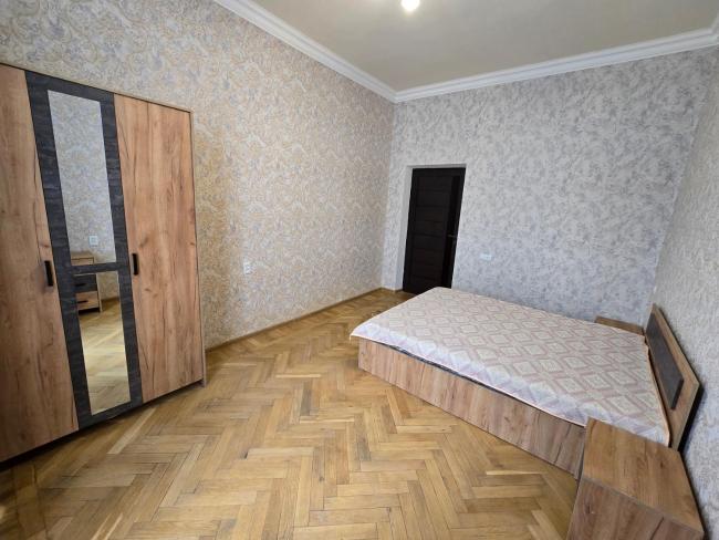 Apartment with 4 rooms in the center of Yerevan Images_1