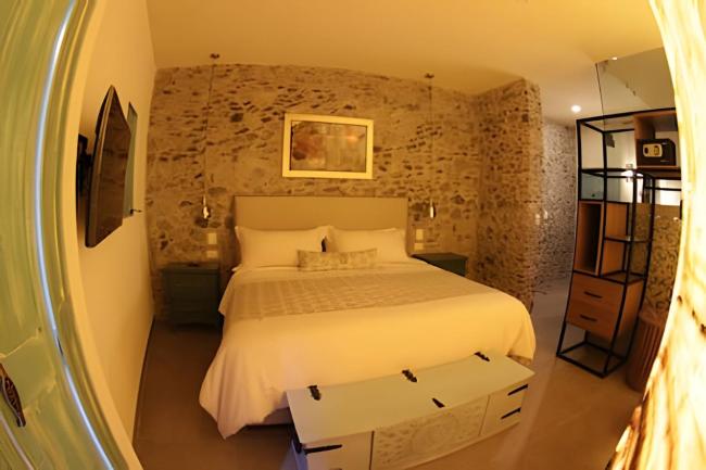 Carlo IV: ¡Sumérgete en la Magia Medieval! Images