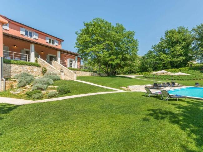 Three Columns Rovinj Images_5