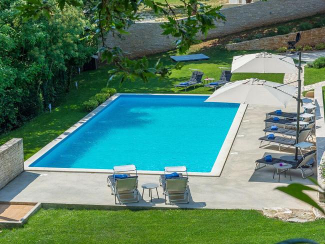 Three Columns Rovinj Images_1