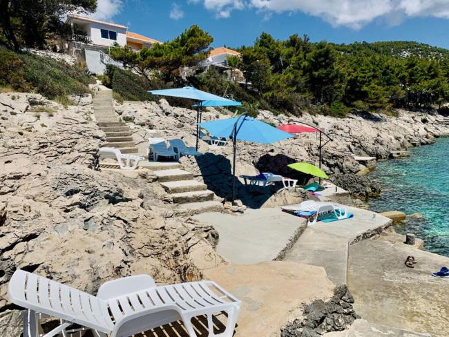 LUCY 50m from private beach Images_2