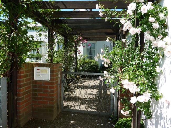 "The small studio in the green" Images_3