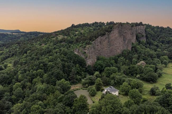 Dormez au cœur d'un volcan, dans une nature unique Images_4