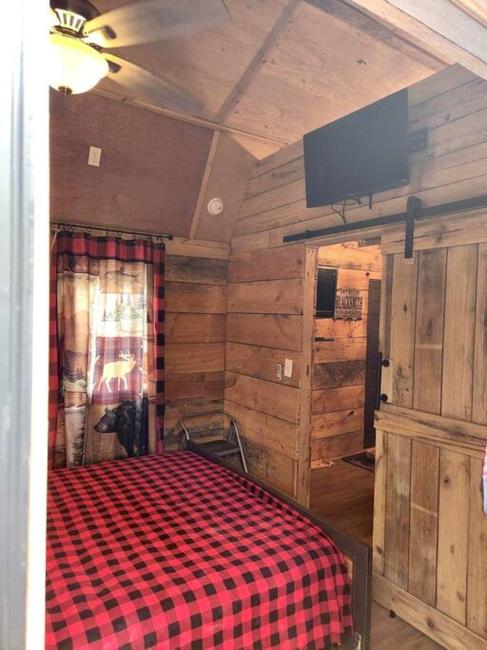 Lazy Bear Retreat by the Creek Images_4