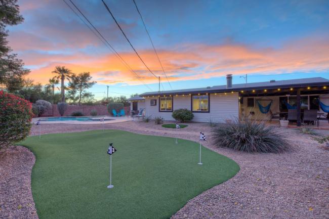 Private Home with Detached Casita - Pool & Putting Green Images_2