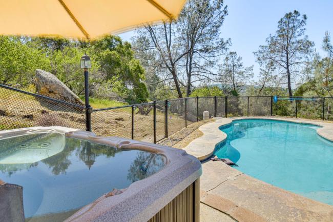 Lush Coarsegold Getaway with Private Pool and Patio Images_2