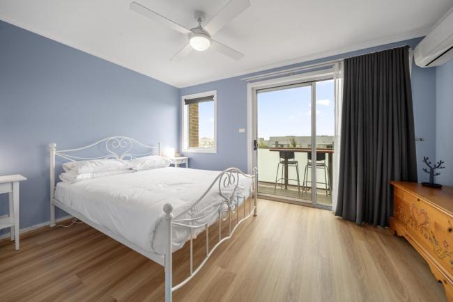 Comfortable 3-Bed House with Alfresco Dining Images_1