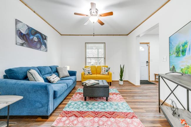 Charming Home - 2 Mi to Niagara Falls State Park! Images_3