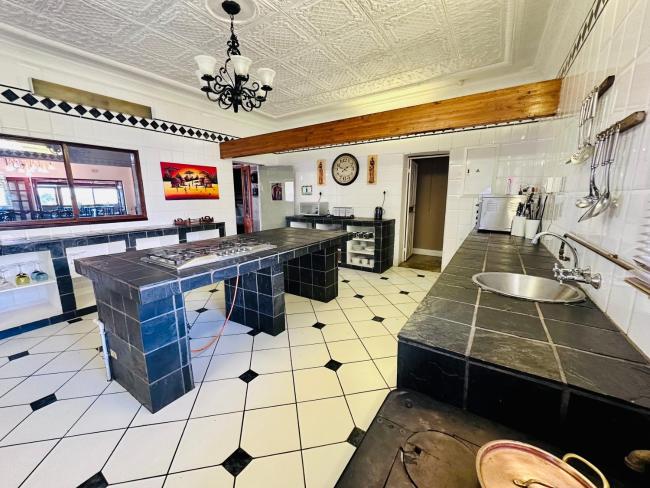 49 on Main: A Spacious Self Catering Guesthouse Images_3