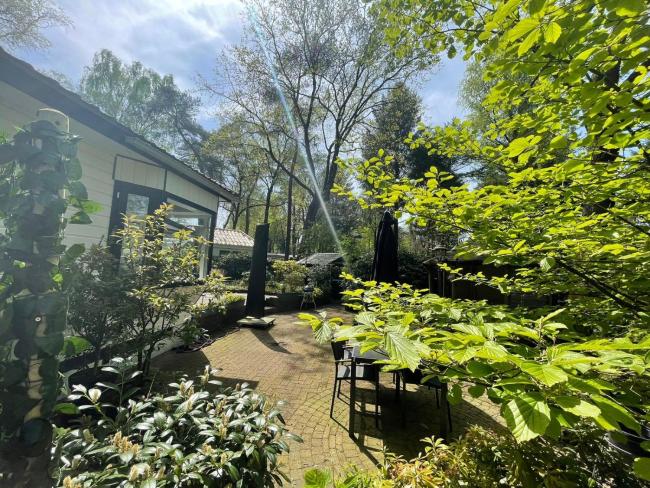 VELUWSHOF HOENDERLOO VAKANTES luxe chalets with PRIVATE GARDEN - SwimmingPool Tennis Court Bowling Supermarket and Children Entertainment Images_3