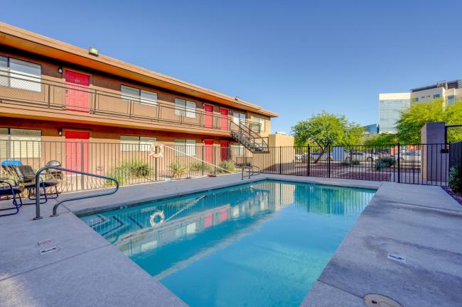 Phoenix Apartment with Pool, 3 Mi to Downtown! Images_2