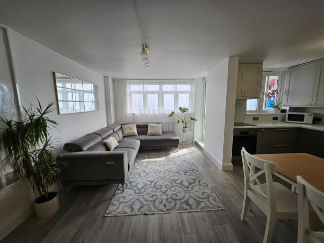 Kemptown Apartments Suite - Central - by the Sea and Brighton Pier Images_4