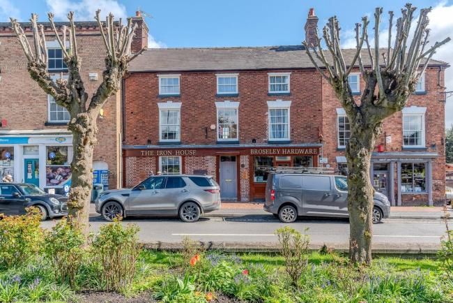 Pass the Keys Clenchacre Mews at The Iron House Images_5