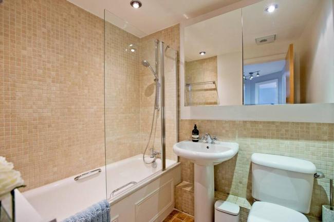 Stylish 2bed Riverside apartment with a Balcony Images_5