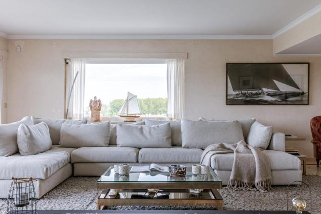 Apartment with lake view & common indoor pool Images