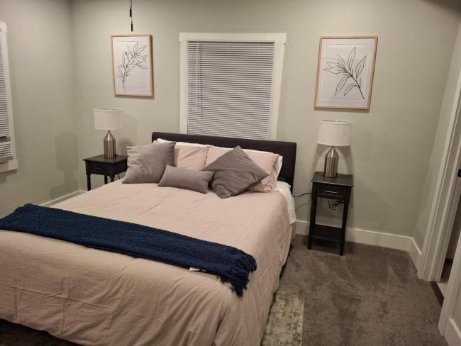 Luxury 4 Large Bedrooms with 5 Beds and 3 Baths, a Quiet Street in Cascade Area Images_5