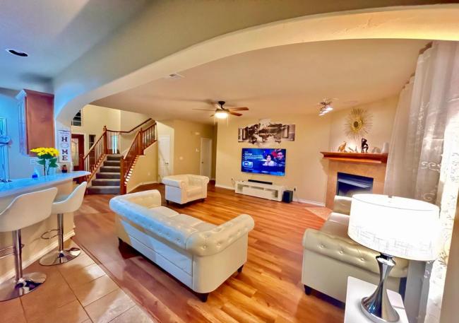 Modern, Spacious, Comfy & Cozy for longer stays Images_1