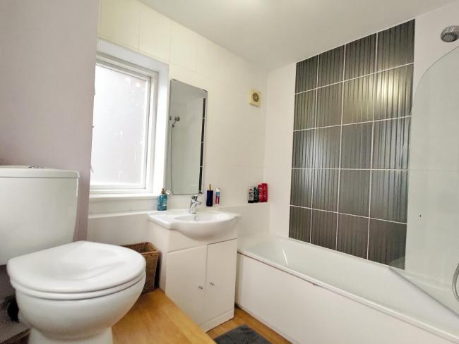 Cozy ensuite in authentic homestay with garden terrace in prime location just east of City Images_3