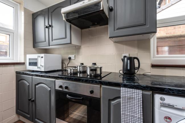 Comfy 3BR Home - Pool Table - Games - Sleeps 8 Images_5