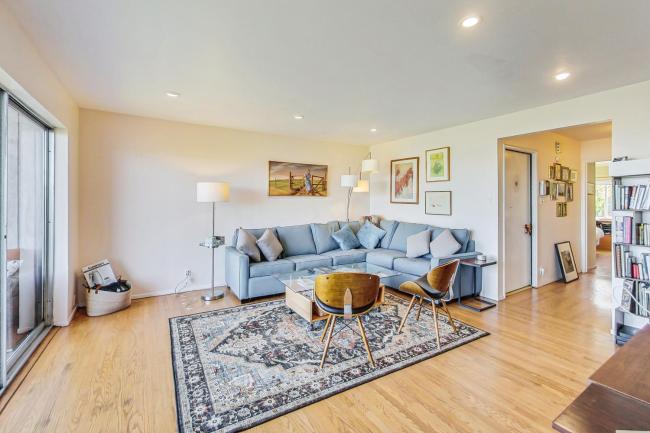 Roomy 2 Br1 Ba With Fabulous City Views Images_4