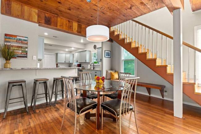 Downtown 5bdrm with Pool & Huge Outdoor Space Images_1