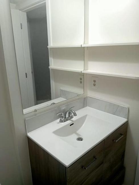 Small Room- Central Location on King George Blvd- Plazas, Transit Nearby KG2 Images_4
