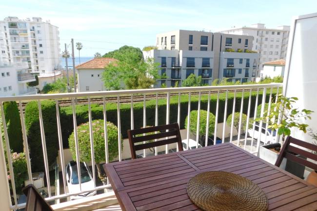 Charming 2-Bedroom Apartment "Le Saphir" with Air Conditioning and Private Images_3