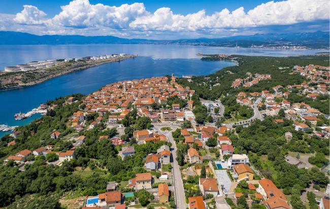 Nice Apartment In Omisalj With Heated Swimming Pool Images_3