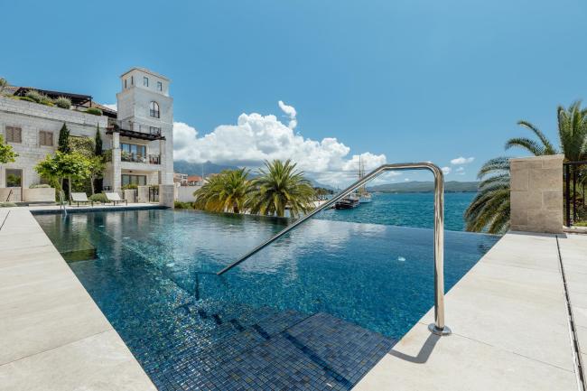 Luxurious Seafront Residence Images_2