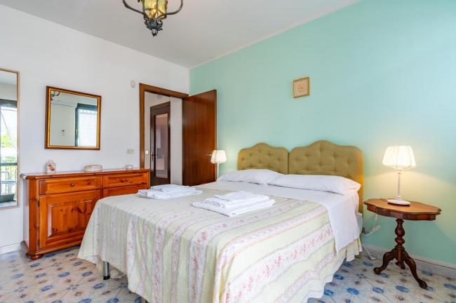 Seaside Apartment Just Steps from the Beach Images_4