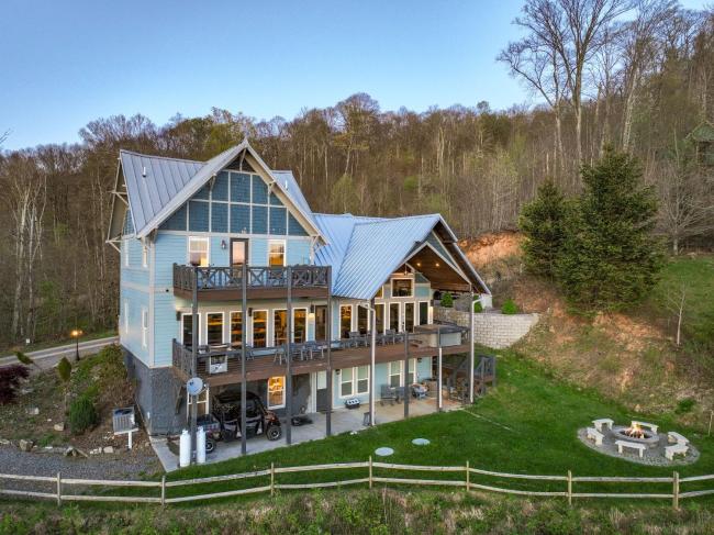 2 Cabins & Views for Miles Hot Tubs Pool Table Images_1