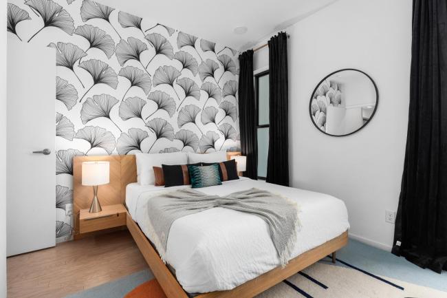 River View High-End Condo with Private Patio and FREE Parking Images_1