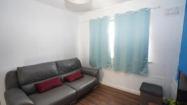 59B Comfortable Home, Sleeps 8 Images_4